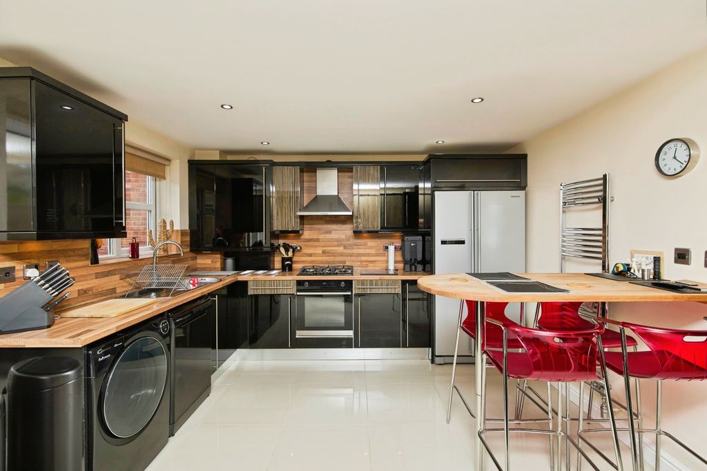 Additional image 2 of 4 bed semi-detached house for saleAbbot Close, Burton-On-Trent DE14