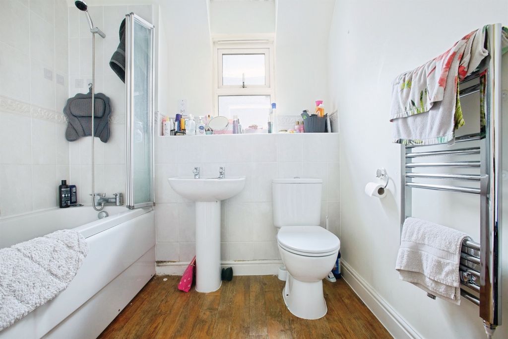 Additional image 12 of 2 bed flat for salePilgrims Way, Laverstock, Salisbury SP1