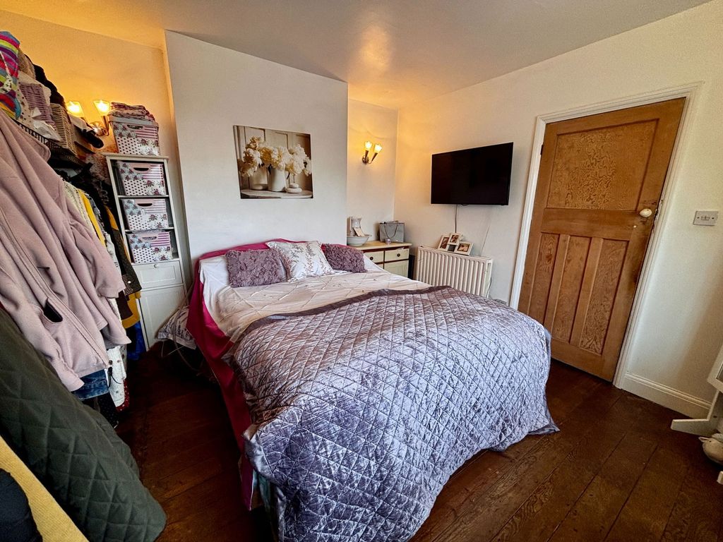 2 bed bungalow for saleLichfield Road, Barton Under Needwood Burton-On-Trent DE13 photo 5