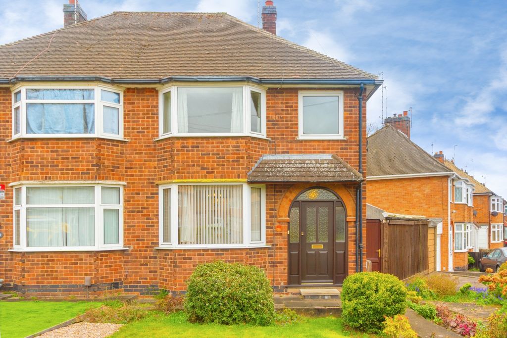 3 bed semi-detached house for saleLindfield Road, Leicester LE3