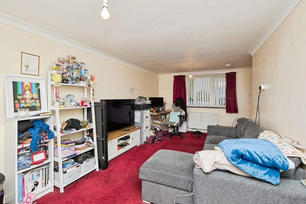 3 bed semi-detached house for saleDunedin Crescent, Burton-On-Trent DE15 photo 3
