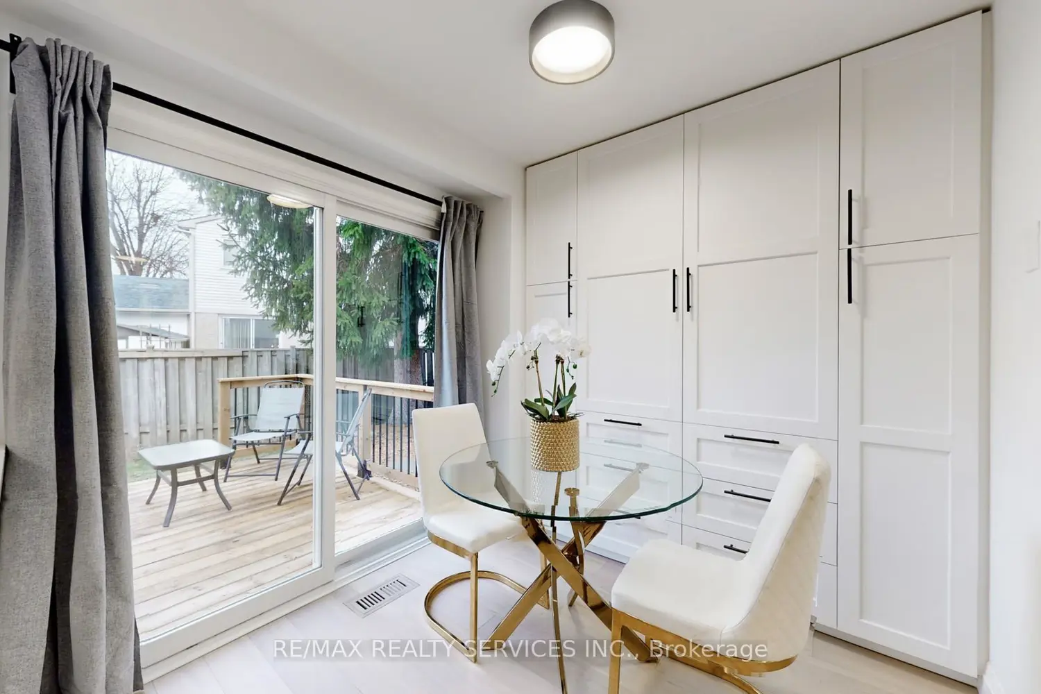 26 Mayfair Crescent photo 5