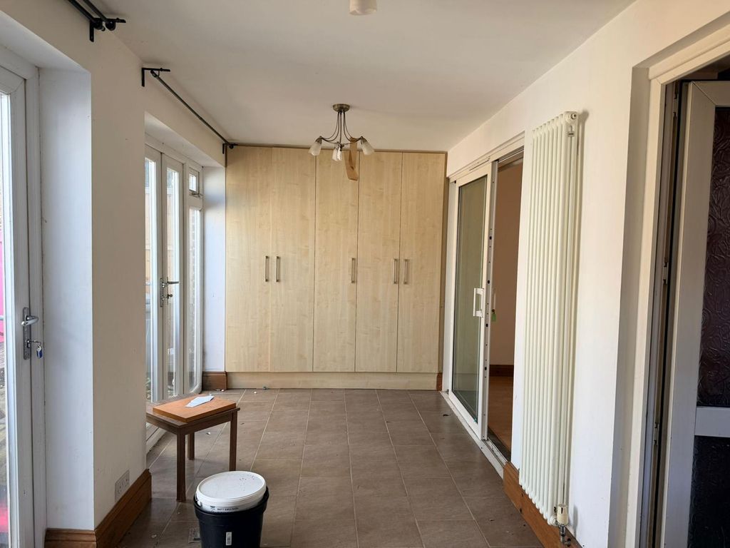 Additional image 5 of 4 bed semi-detached house for saleColes Close, Leicester LE4