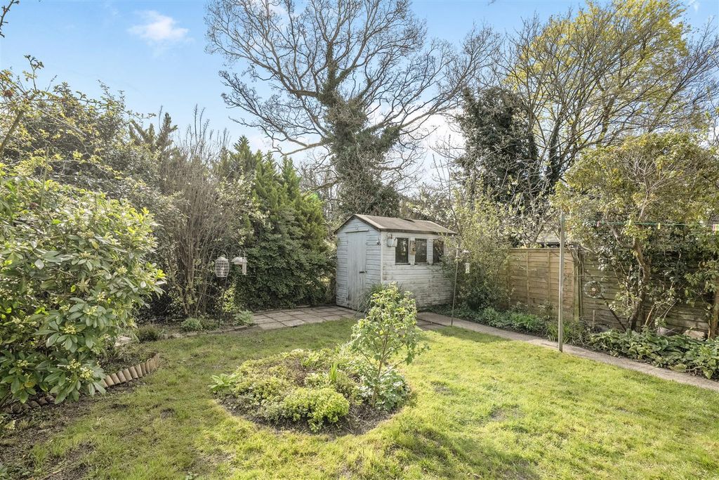 3 bed semi-detached house for saleMoonrakers, Devizes SN10 photo 3