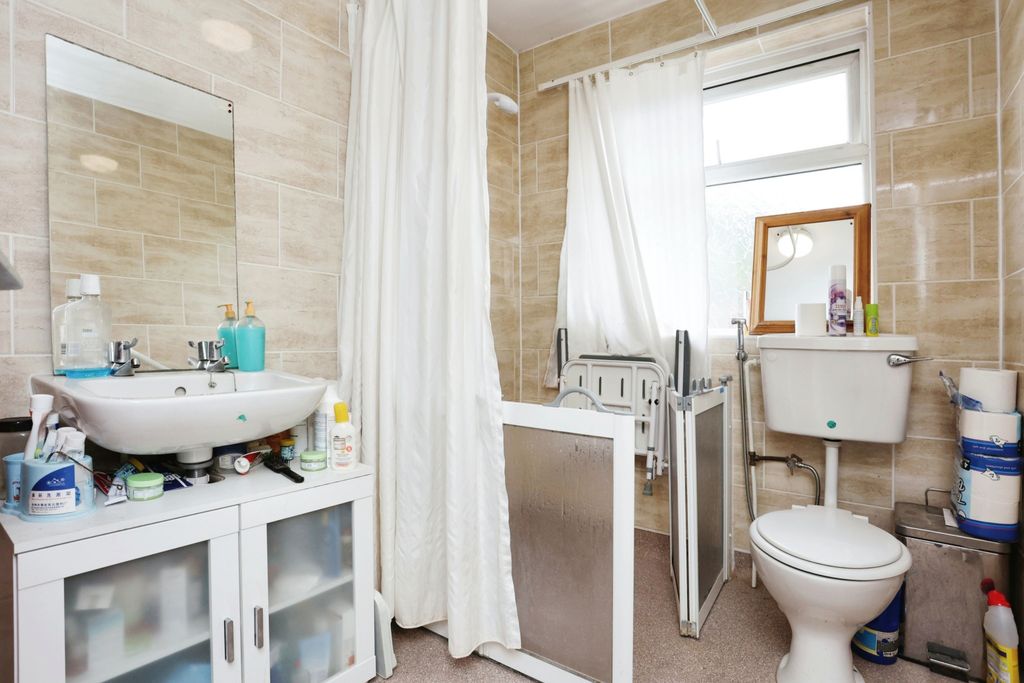 Additional image 4 of 3 bed semi-detached house for saleChestnut Avenue, Leicester, Leicestershire LE5