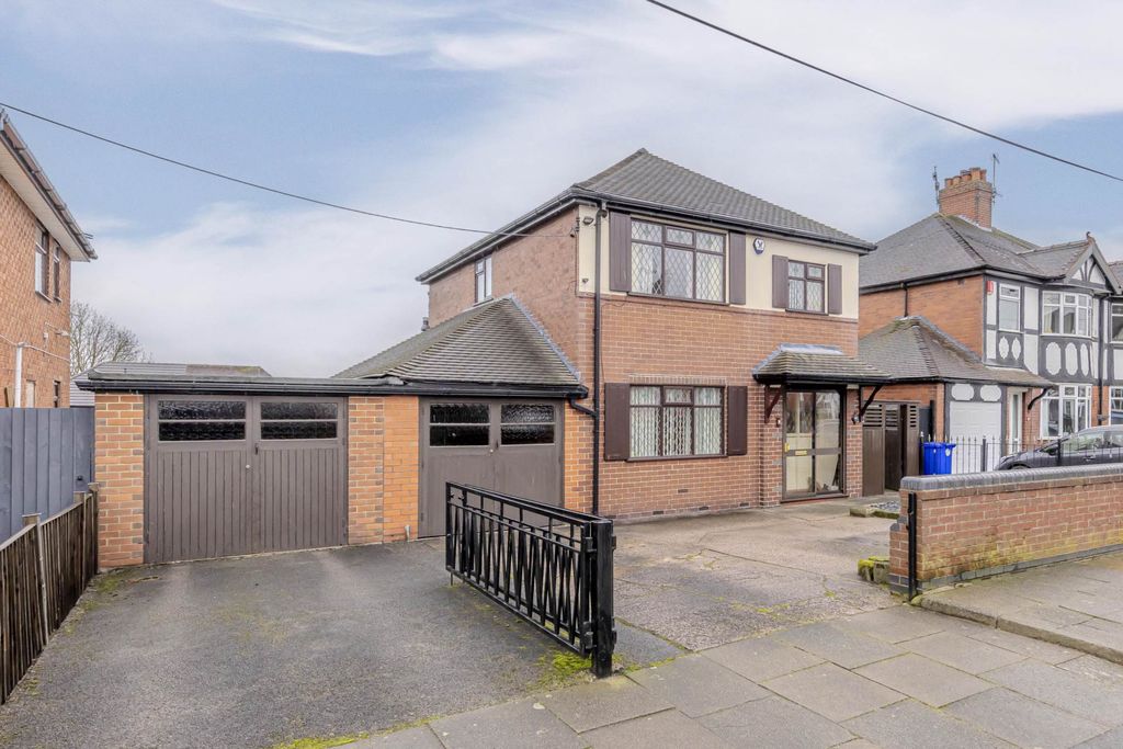 4 bed detached house for saleChell Green Avenue, Stoke On Trent ST6