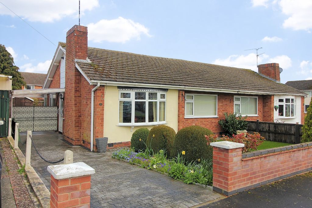 2 bed semi-detached bungalow for saleGlamorgan Avenue, Fairfield Estate, Wigston LE18