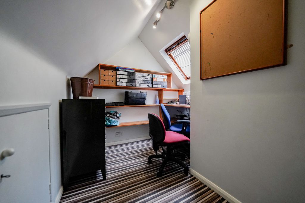 Additional image 25 of 5 bed end terrace house for salePeters Drive, Leicester, Leicestershire LE5