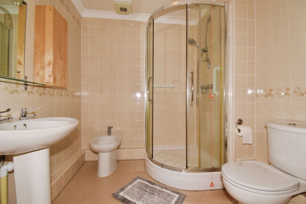 2 bed flat for saleLondon Road, Leicester LE2 photo 3