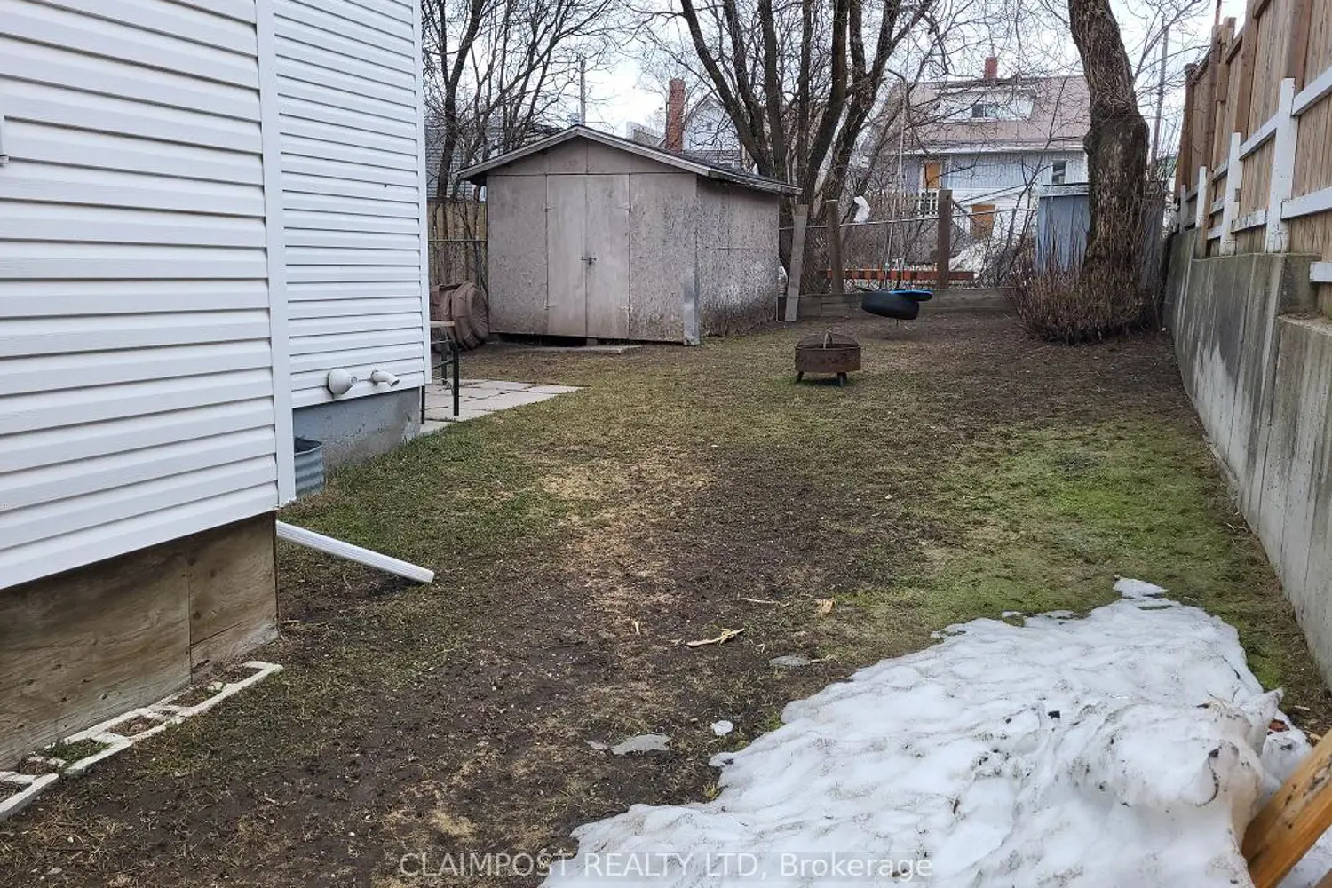 26 Maple Street photo 2