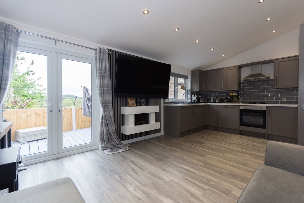2 bed lodge for saleWolverhampton WV5 photo 5