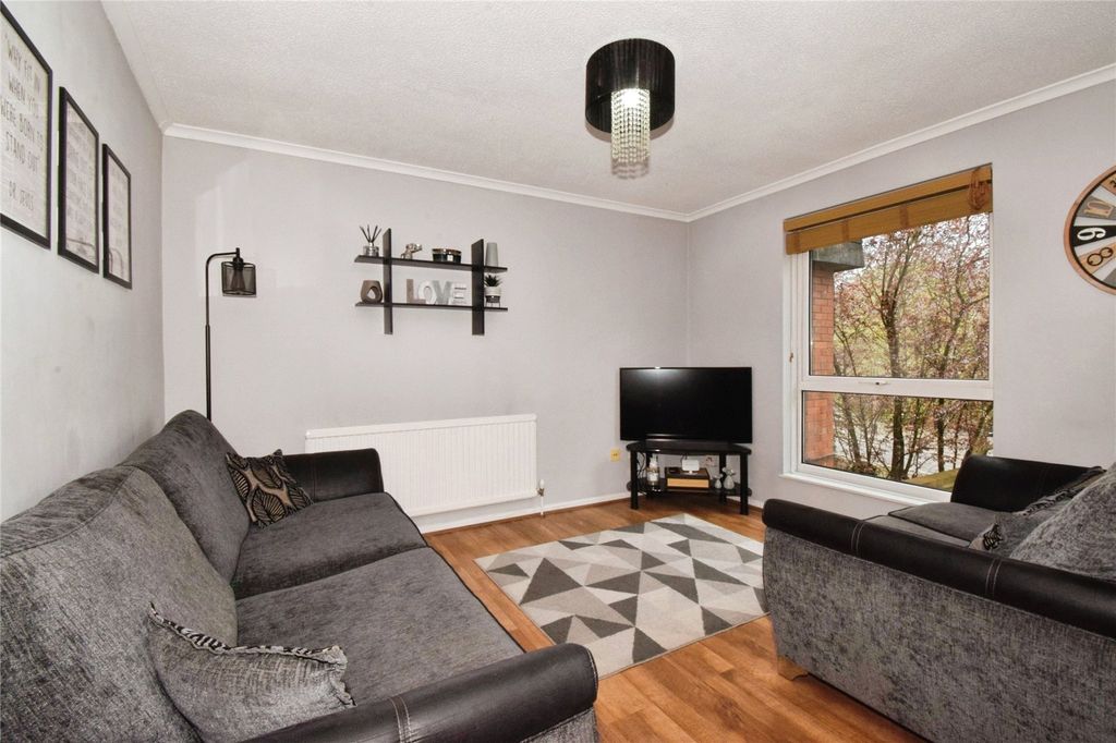 2 bed flat for salePark Hill Drive, Leicester, Leicestershire LE2 photo 5