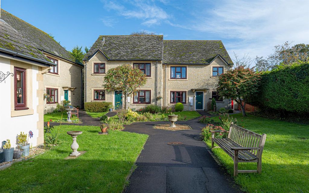 2 bed property for saleThornleigh, Melksham SN12 photo 3