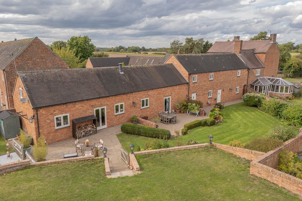 5 bed barn conversion for saleFarm Town Lane, Coleorton, Coleorton LE67