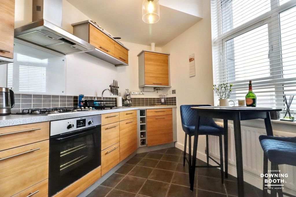 Additional image 4 of 2 bed flat for salePear Tree Close, Lichfield WS14