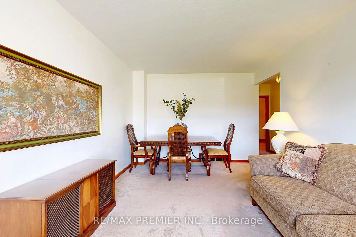 Additional image 2 of 12 Sonnet Court