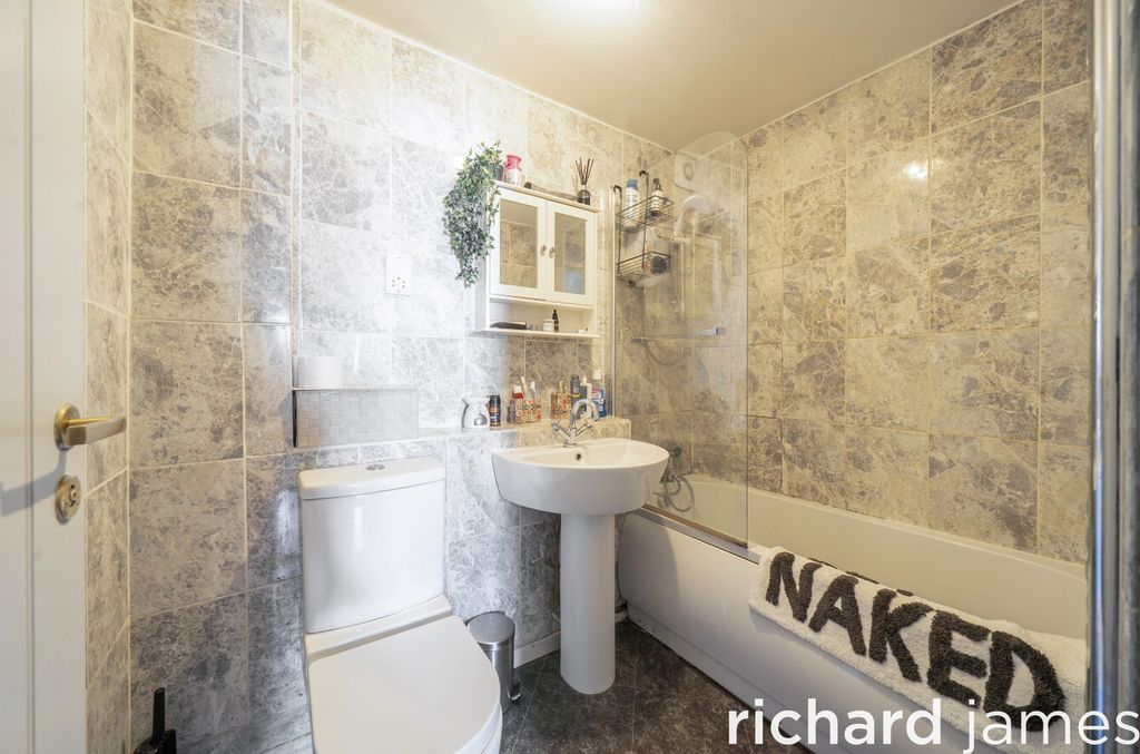 Additional image 10 of 2 bed flat for saleThe Birches, Marlborough Road, Old Town SN3