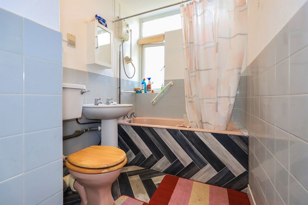 Additional image 11 of 2 bed flat for saleNewbridge Crescent, Wolverhampton WV6