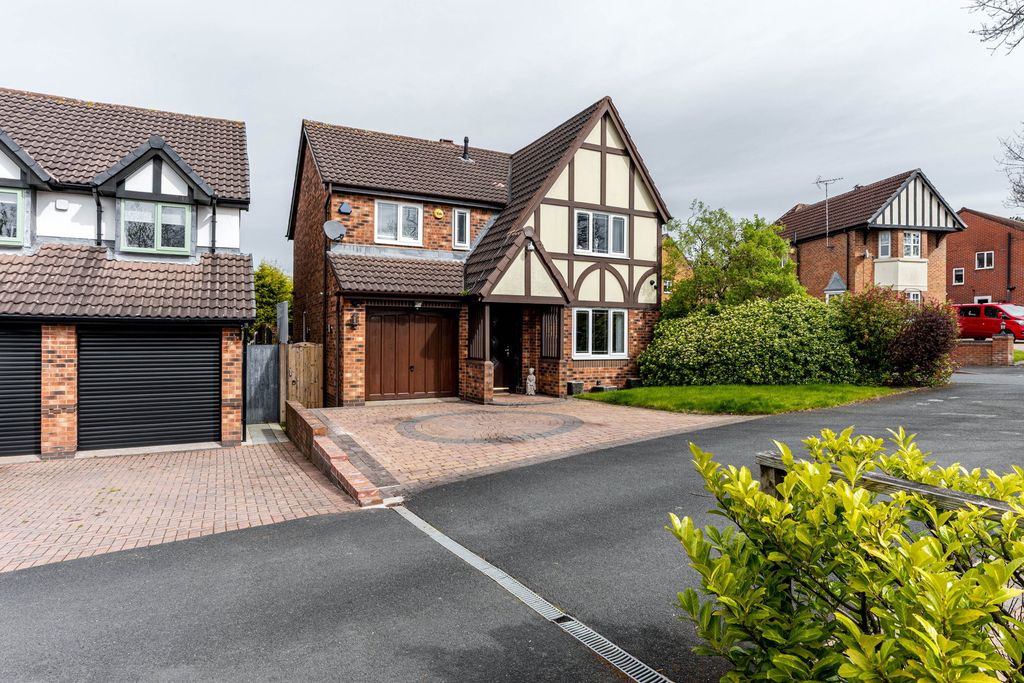 4 bed detached house for saleBrisbane Way, Cannock WS12