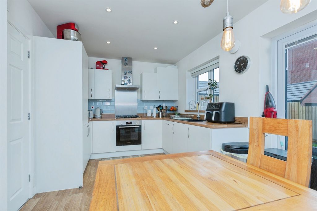 Additional image 4 of 5 bed semi-detached house for saleTollgate Close, Oadby, Leicester LE2