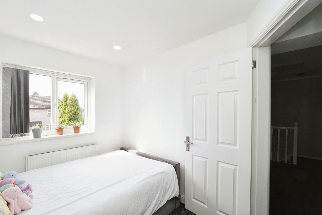 Additional image 10 of 4 bed semi-detached house for saleMarsh Close, Leicester LE4