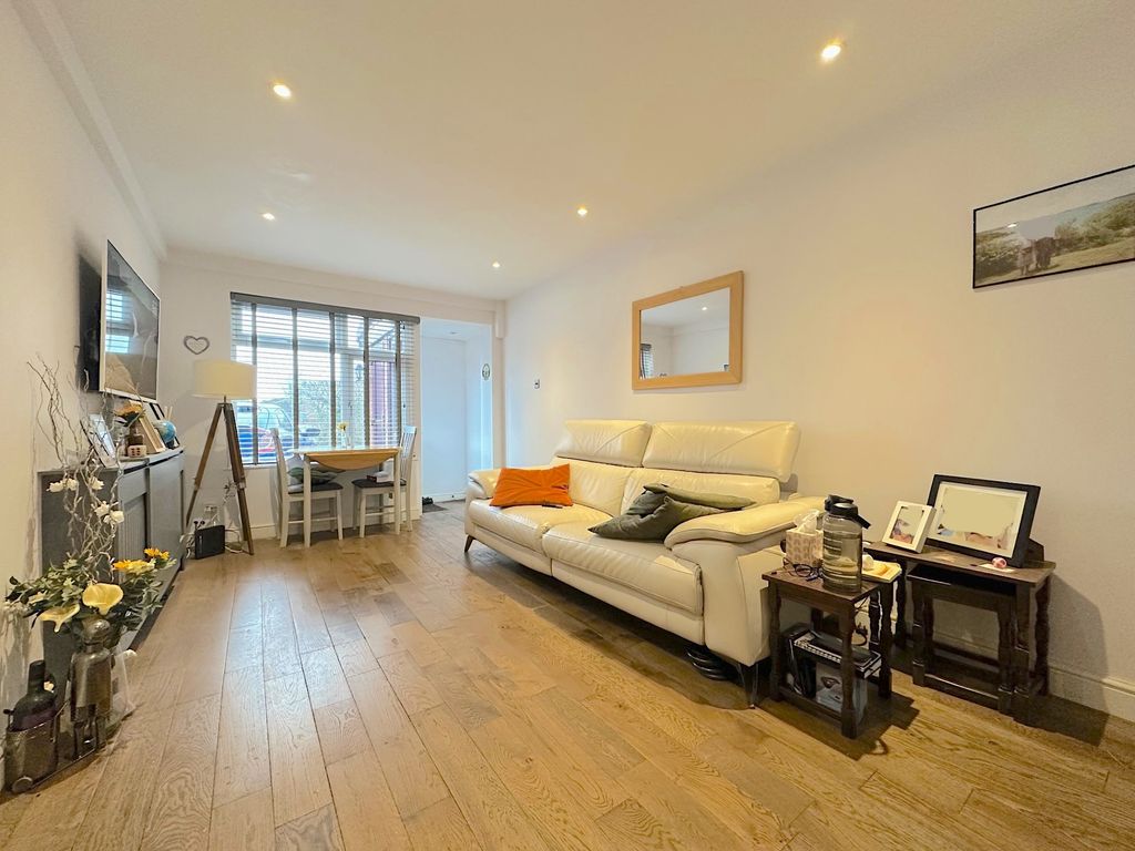 Additional image 3 of 1 bed flat for saleMelrose Drive, Perton, Wolverhampton WV6
