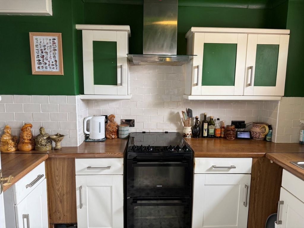 Additional image 4 of 2 bed flat for saleSt Edmunds Church Street, Salisbury SP1