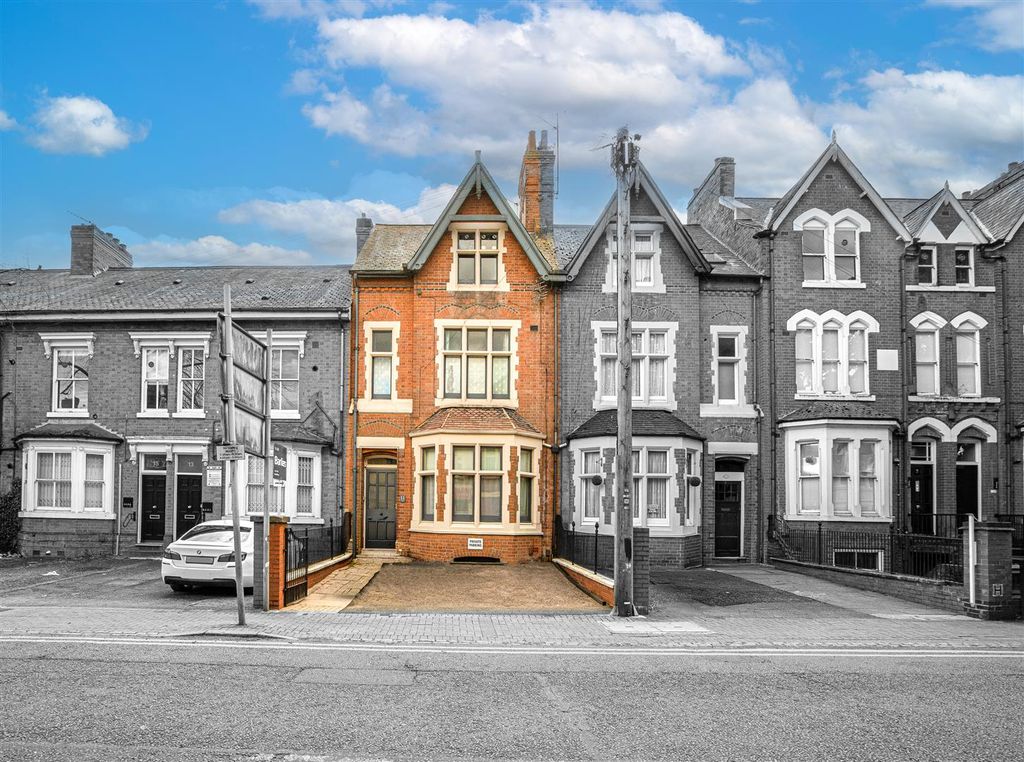 5 bed terraced house for saleEvington Road, Leicester LE2