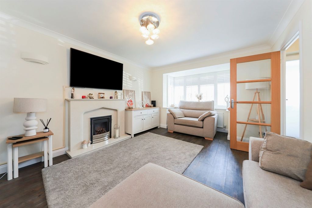 Additional image 4 of 4 bed detached house for salePrimrose Gardens, Featherstone, Wolverhampton WV10