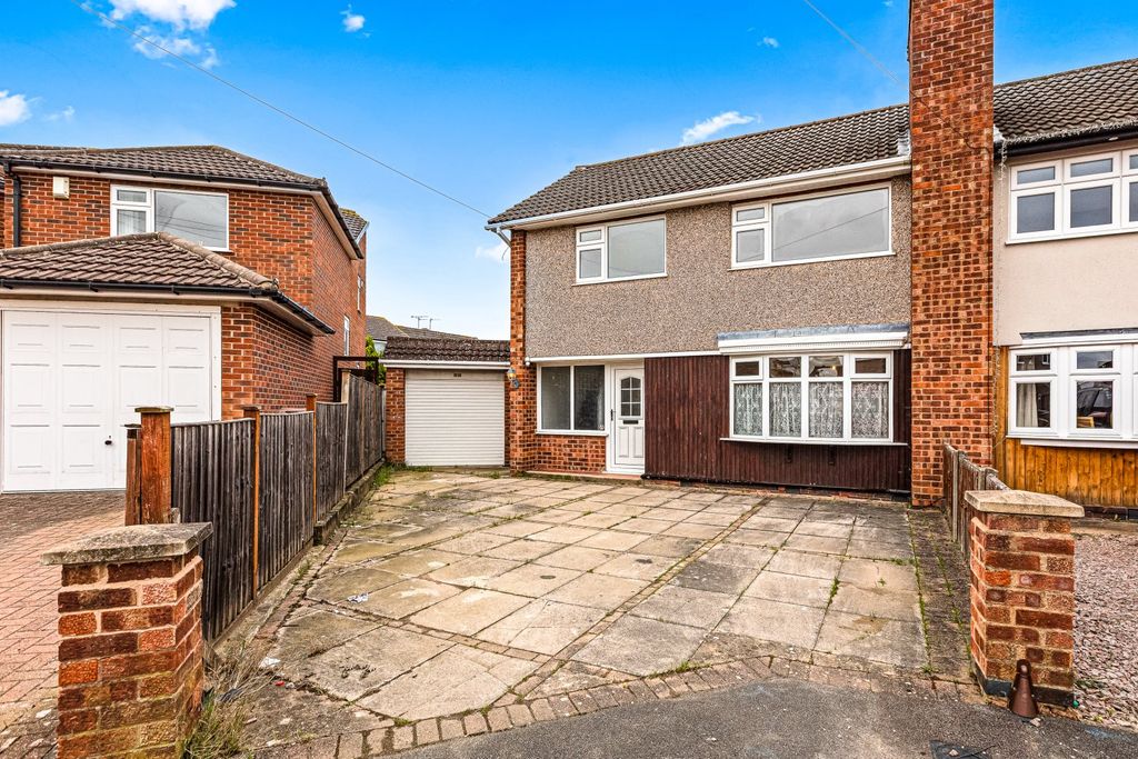 3 bed semi-detached house for salePembroke Avenue, Wigston, Leicestershire LE18
