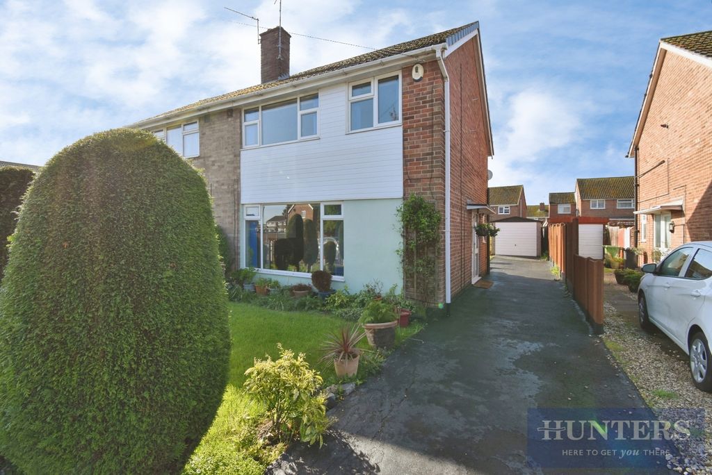 3 bed semi-detached house for saleRamsbury Road, Leicester LE2