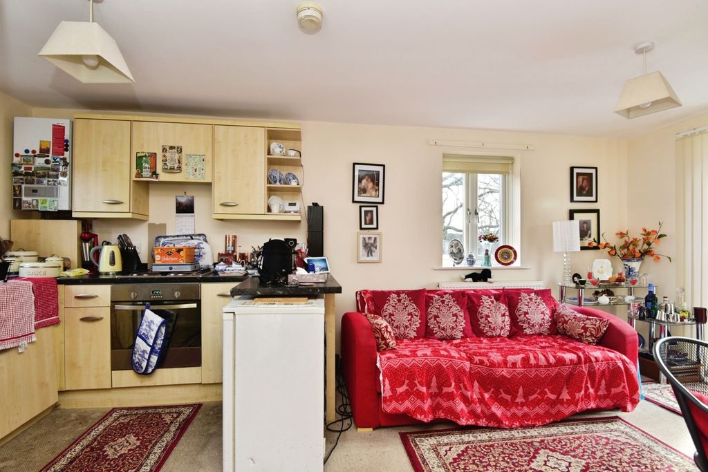 Additional image 8 of 2 bed flat for saleJames Street, Stoke-On-Trent, Staffordshire ST4