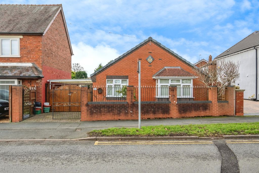 2 bed bungalow for saleMoss Road, Cannock, Staffordshire WS11