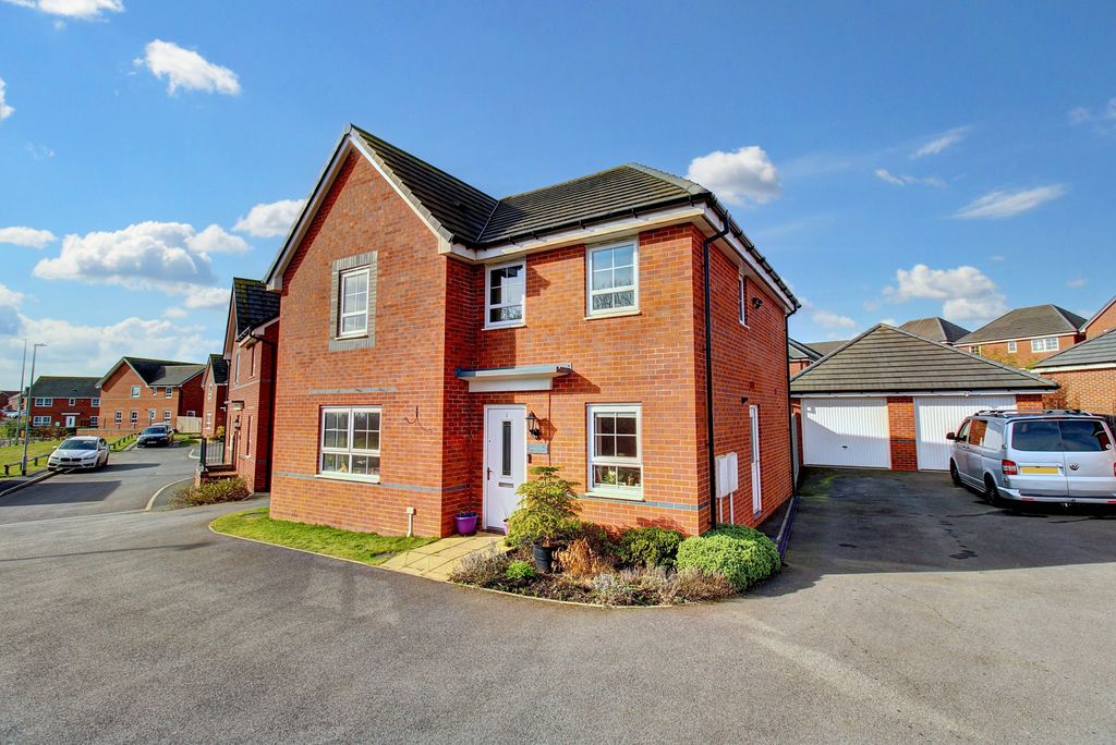 4 bed detached house for saleOwen Heights, Cannock WS12