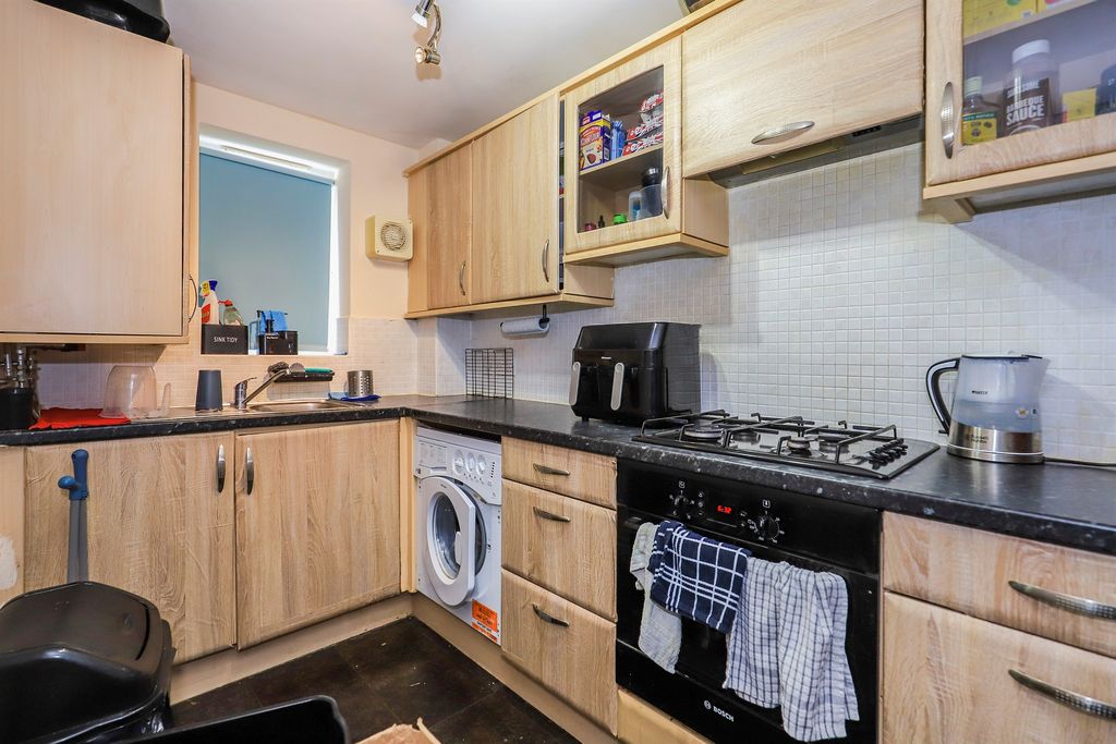 Additional image 2 of 2 bed flat for salePatshull Avenue, Fordhouses, Wolverhampton WV10