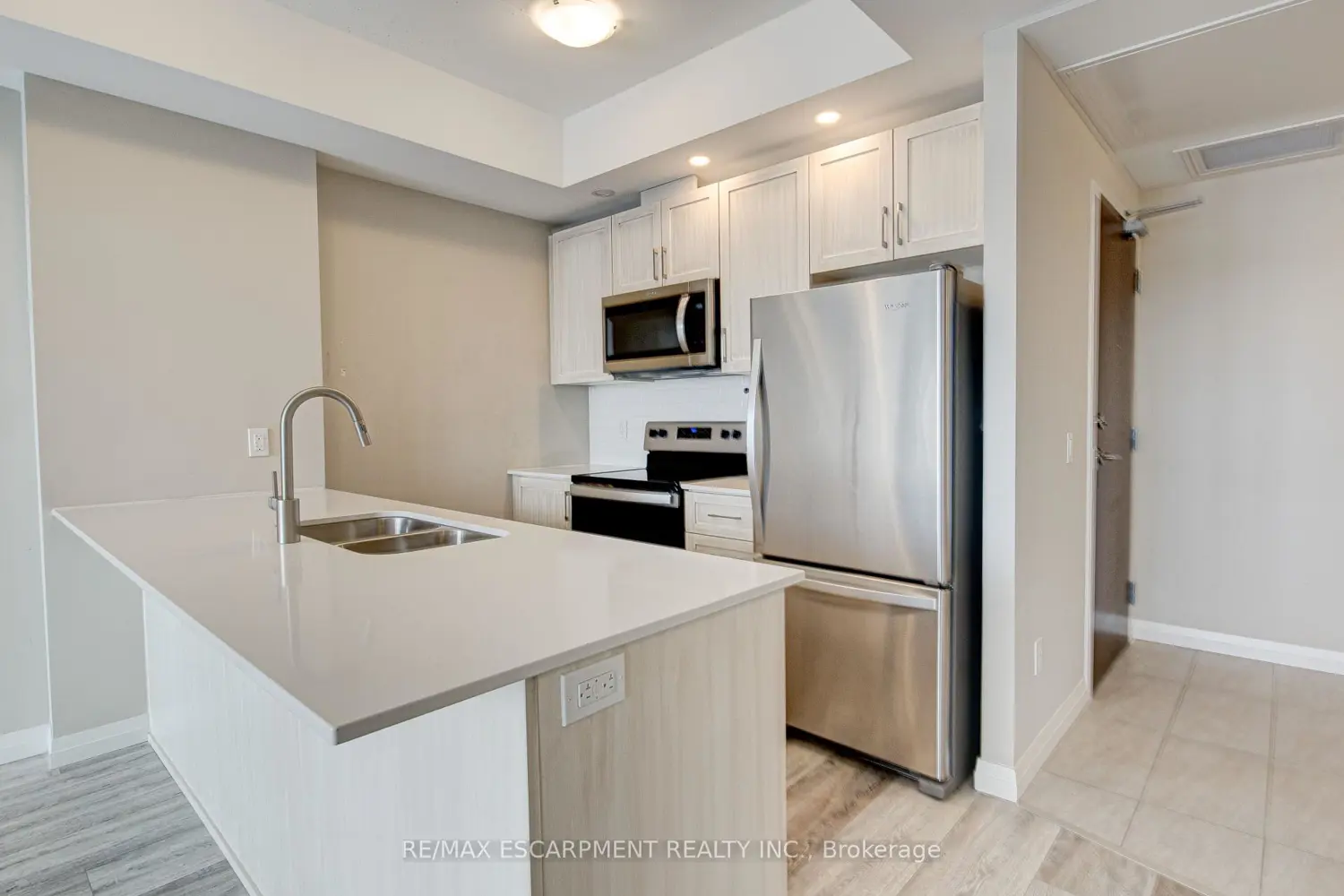 108 Garment Street 1007