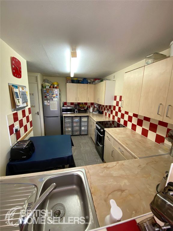 Additional image 7 of 3 bed flat for salePluto Close, Leicester, Leicestershire LE2