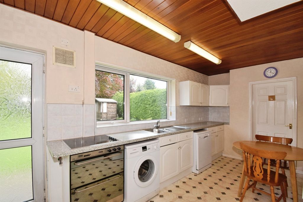 2 bed detached bungalow for saleWayside Drive, Oadby, Leicester LE2 photo 3