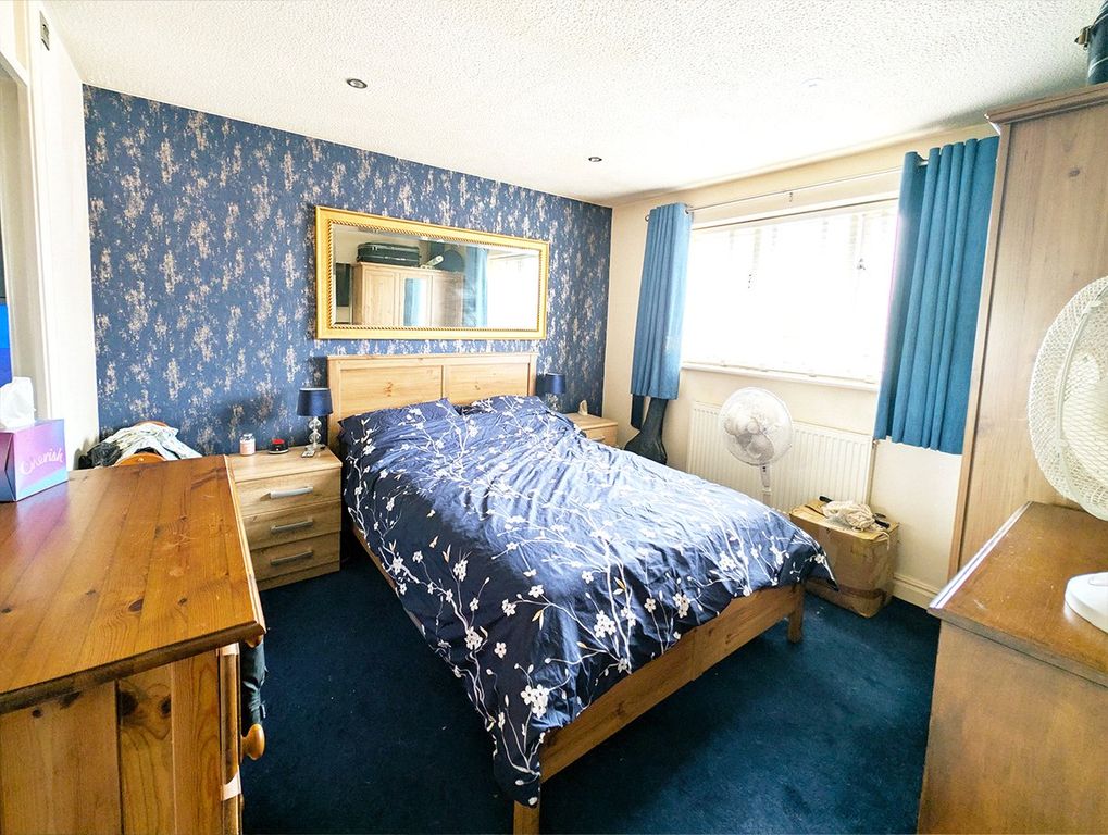 4 bed link detached house for saleCastle Acre, Western Downs, Stafford, Staffordshire ST17 photo 4
