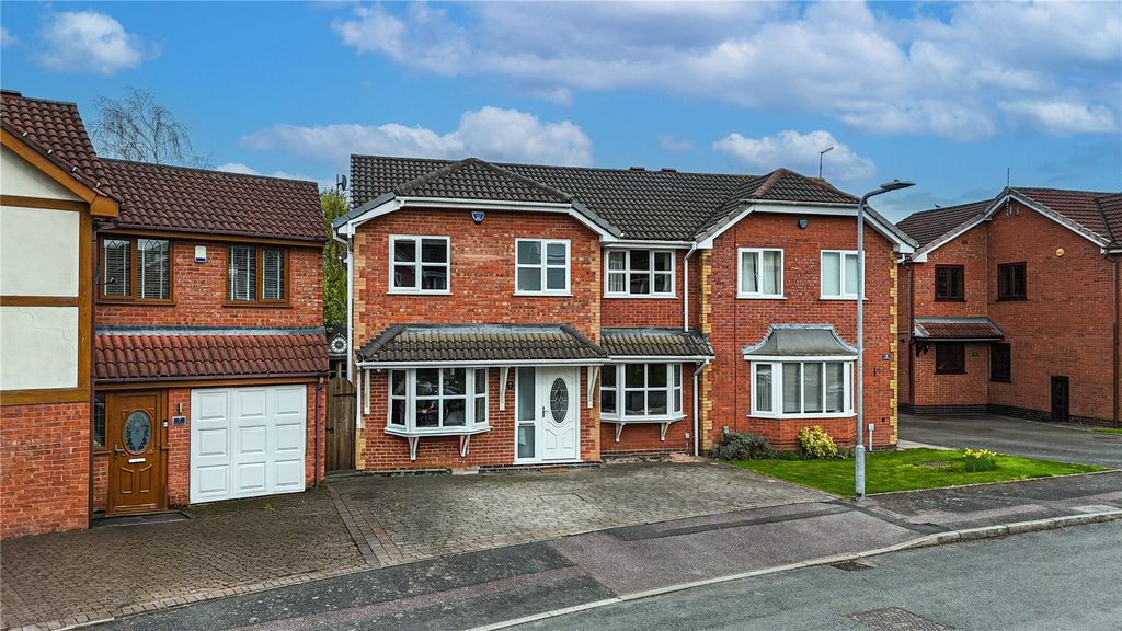 4 bed semi-detached house for saleSuffolk Way, Tamworth, Staffordshire B78