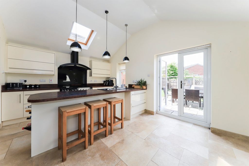 Additional image 6 of 4 bed detached house for salePrimrose Gardens, Featherstone, Wolverhampton WV10