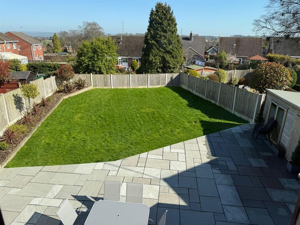 5 bed detached house for saleSandy Hill, Werrington ST9 photo 2