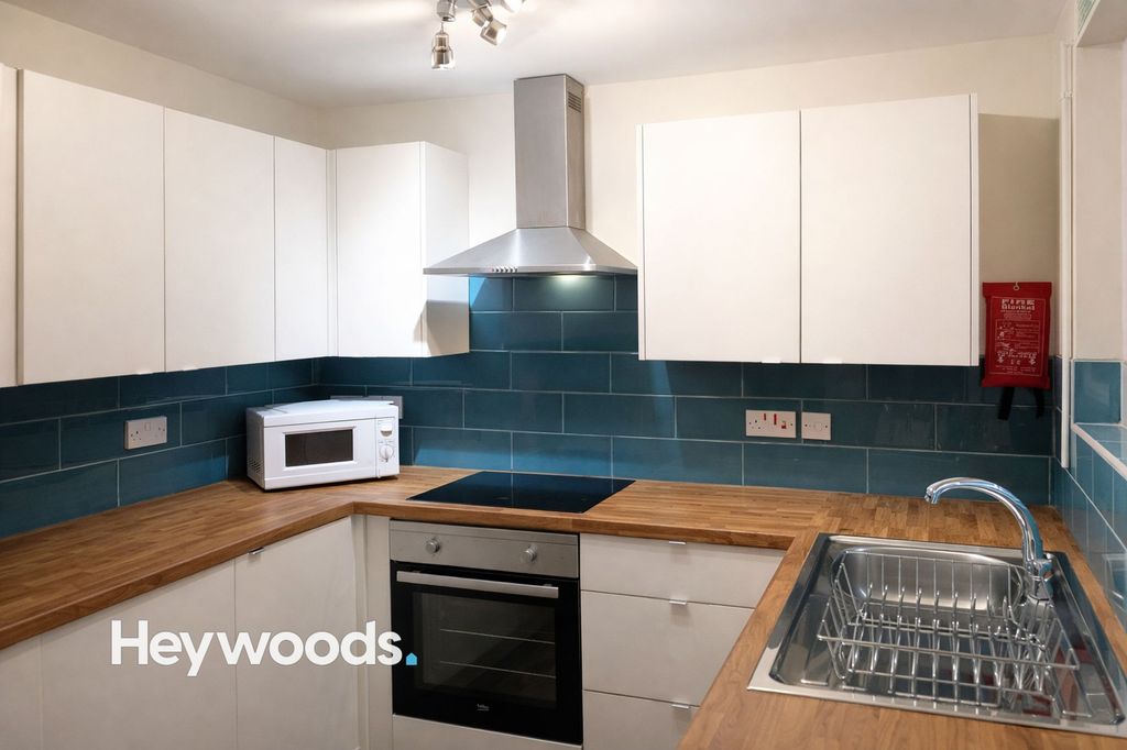Additional image 4 of 5 bed terraced house for saleShaw Street, Newcastle ST5