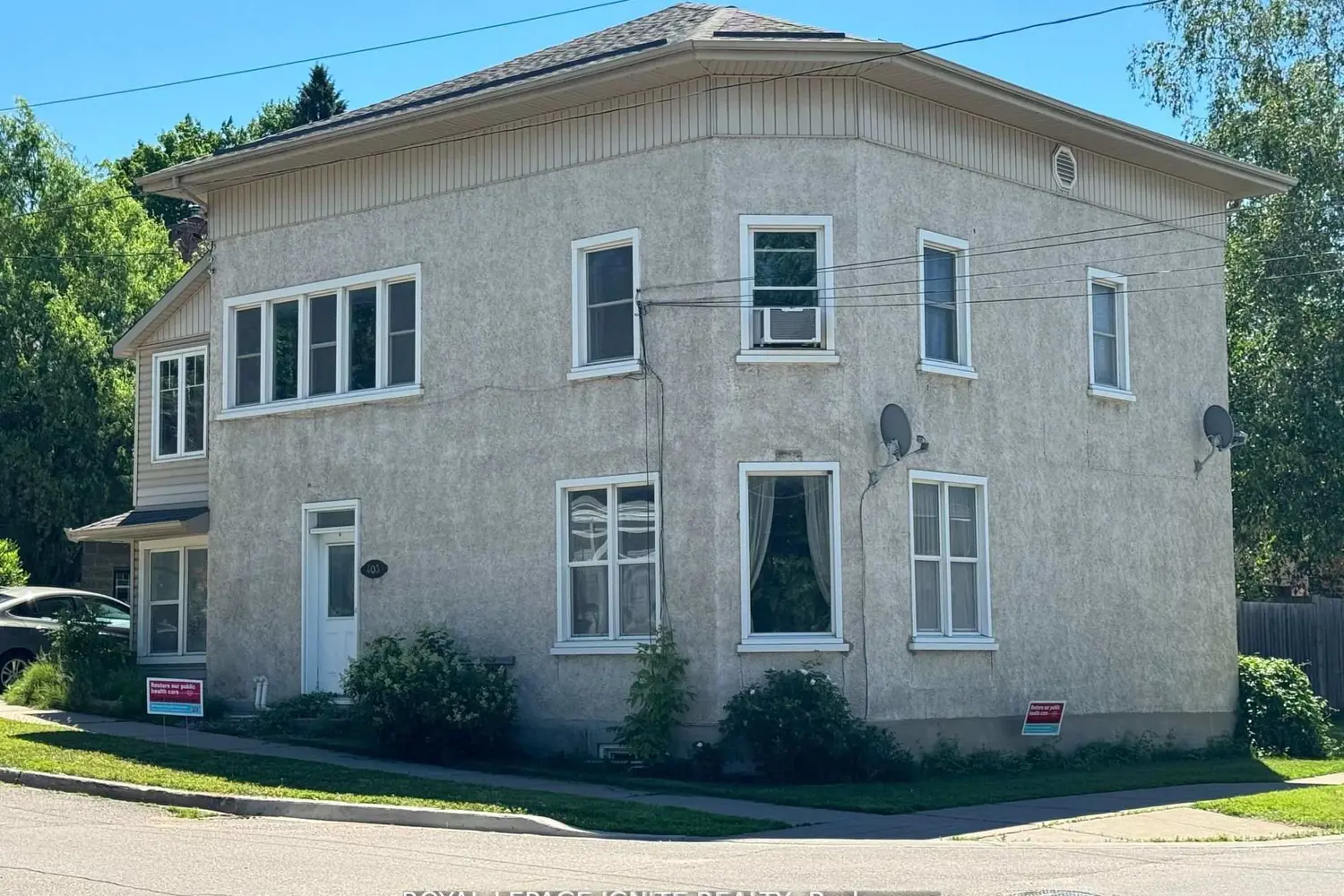 403 Mackay Street