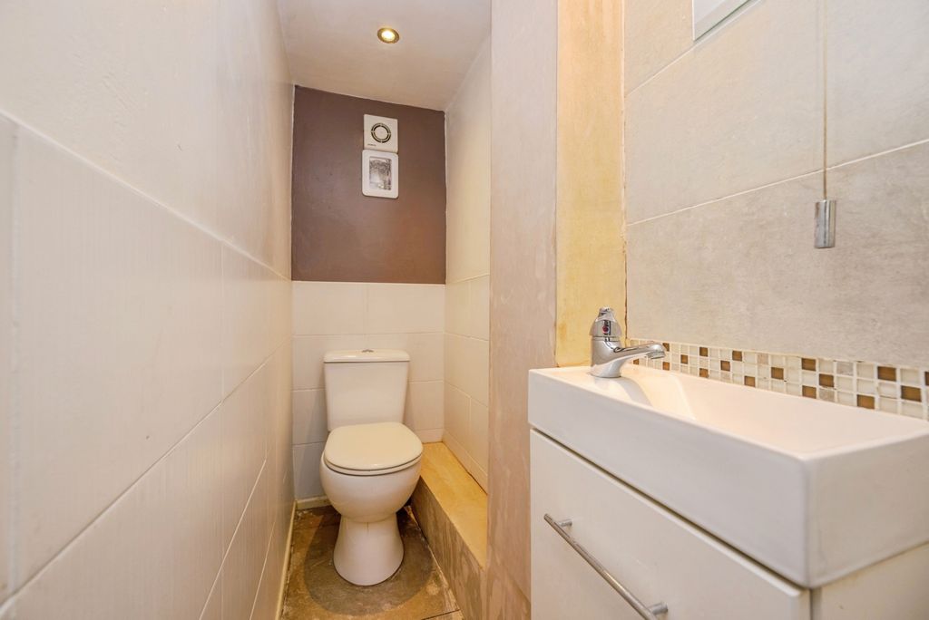 Additional image 10 of 3 bed semi-detached house for saleRidgewood Rise, Tamworth, Staffordshire B77