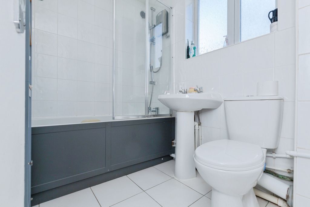 Additional image 14 of 5 bed semi-detached house for salePitchens Close, Leicester, Leicestershire LE4