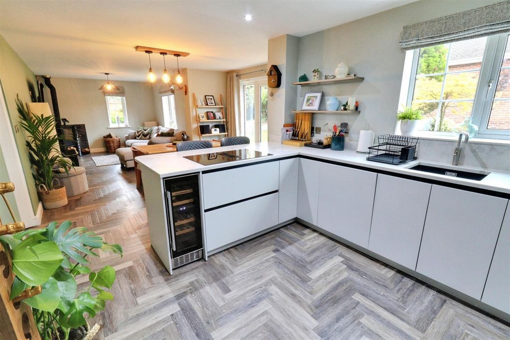 Additional image 4 of 5 bed detached house for saleThe Meadows, Wrinehill, Crewe CW3