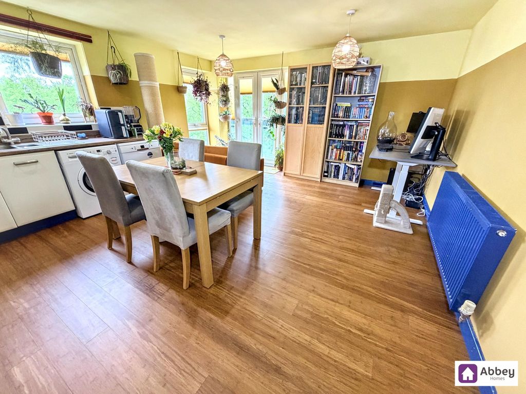 2 bed flat for salePavilion Close, Leicester LE2 photo 3