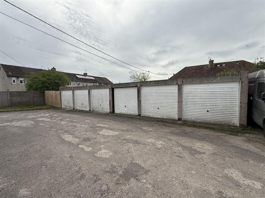 Parking/garage for saleTumlins, All Cannings, Devizes SN10 photo 2