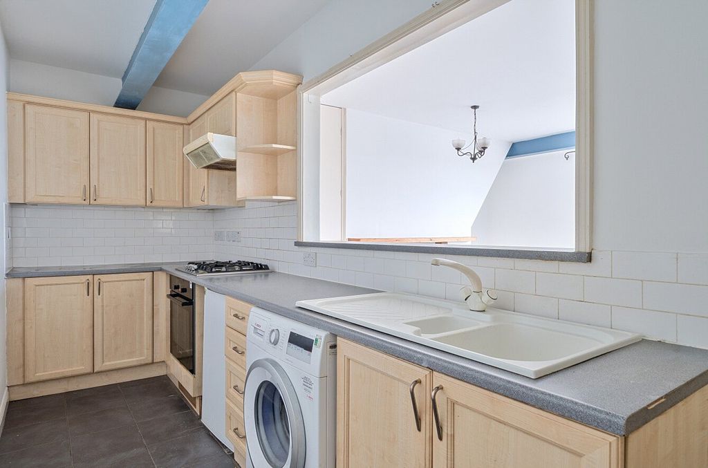 2 bed flat for saleSt Leonards, Exeter EX2 photo 5